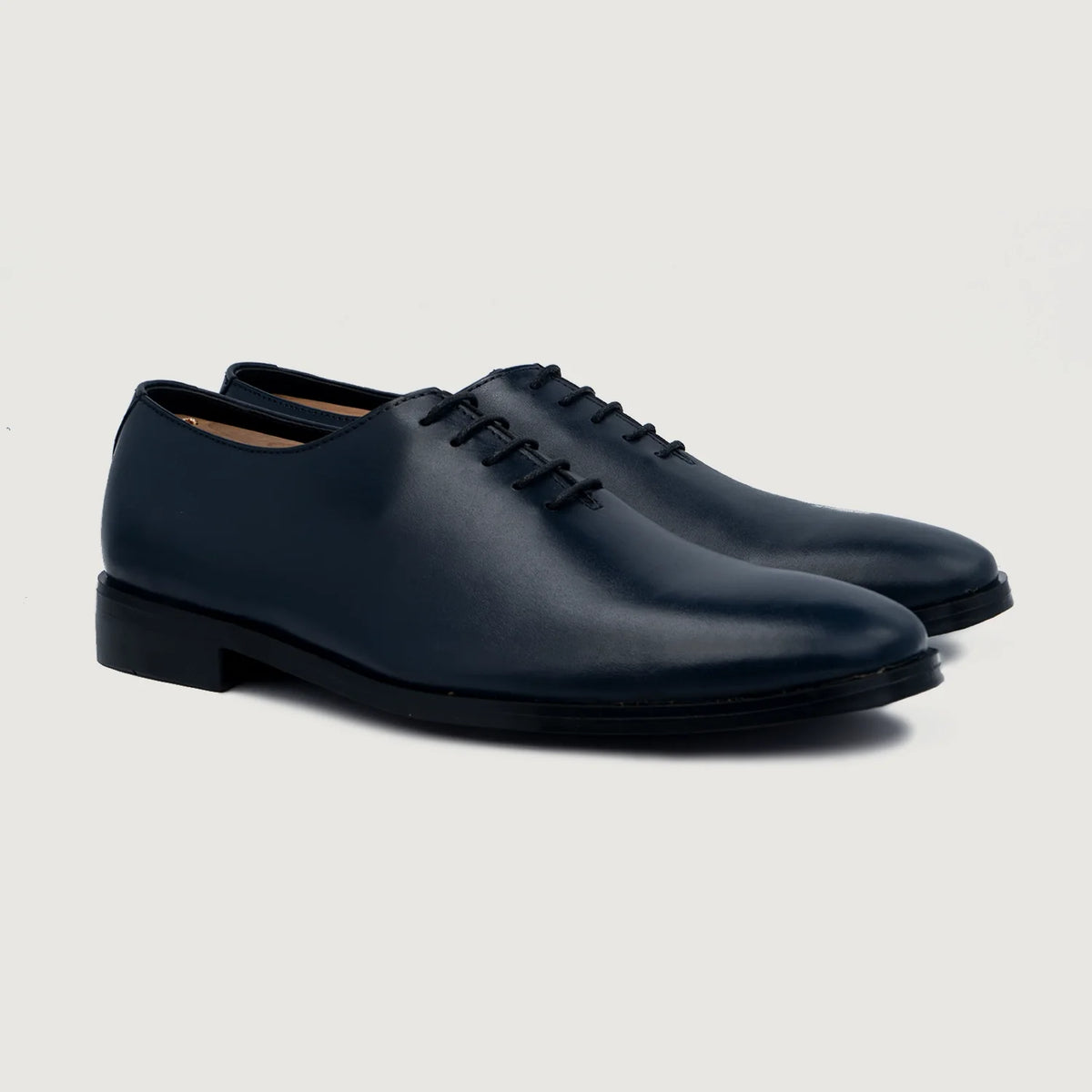 Director Wholecut Midnight 深海蓝 真皮皮鞋 男士 For Men in Midnight Blue Full-Grain Leather - 正面版型与定制立体剪裁轮廓 | 官方商城选购