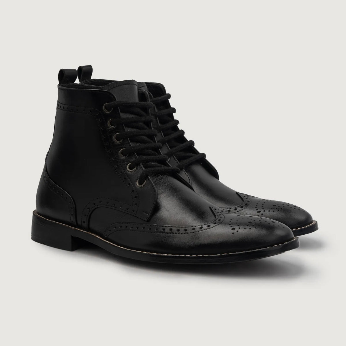 Duster Brogues Derby 经典黑 真皮工装靴马丁靴 男士 For Men 经典黑色头层牛皮 - 正面版型与定制立体剪裁轮廓 | 官方商城选购