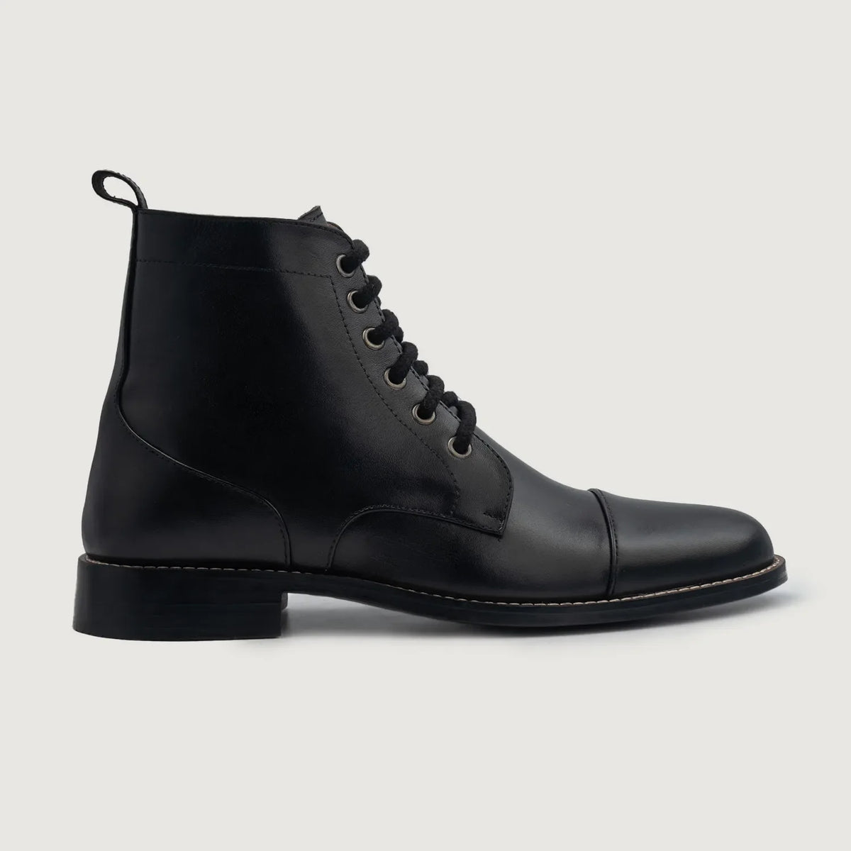 Black Full-Grain leather Boots - 固特异沿条缝制工艺与鞋头细节