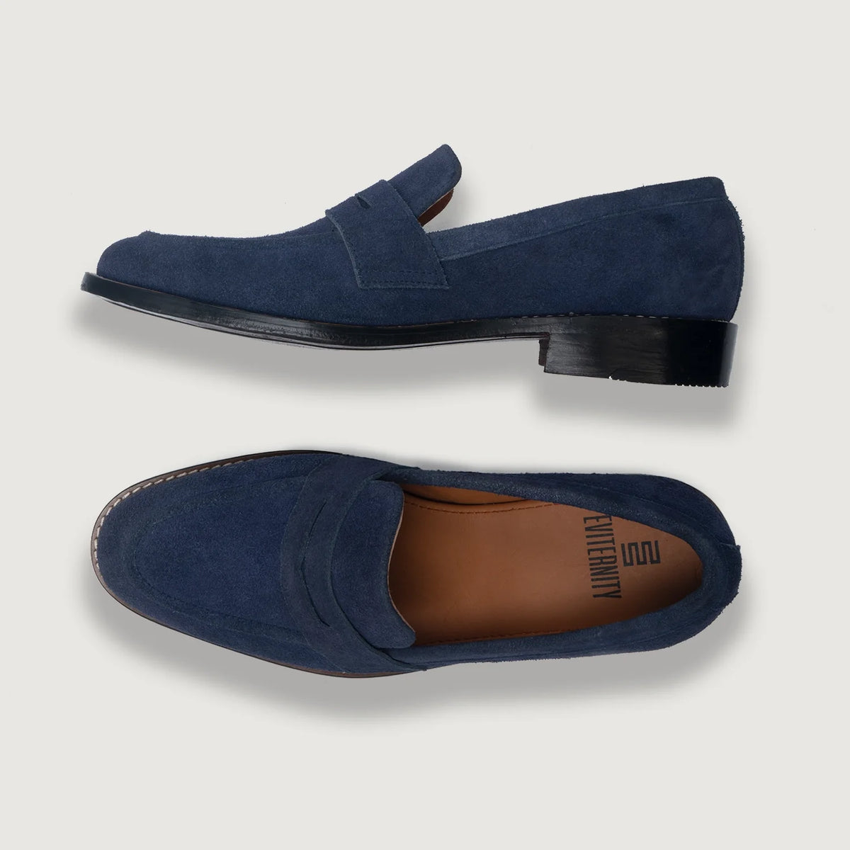 High-Traction Rubber Outsole & Lug Tread Pattern on Baxton 深海蓝 Suede 真皮乐福鞋 男士 For Men