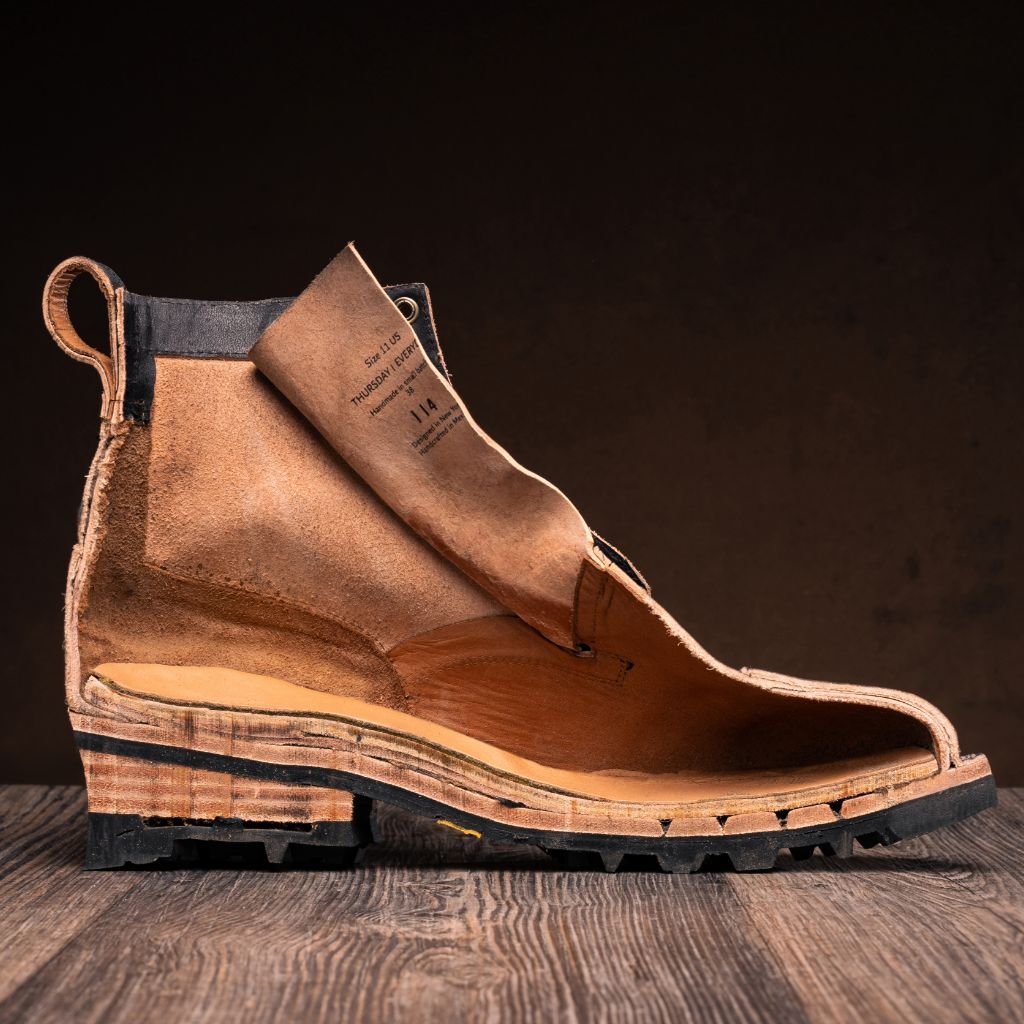 High-Traction Rubber Outsole & Lug Tread Pattern on Challenger 复古棕 CXL 真皮工装靴马丁靴 男士
