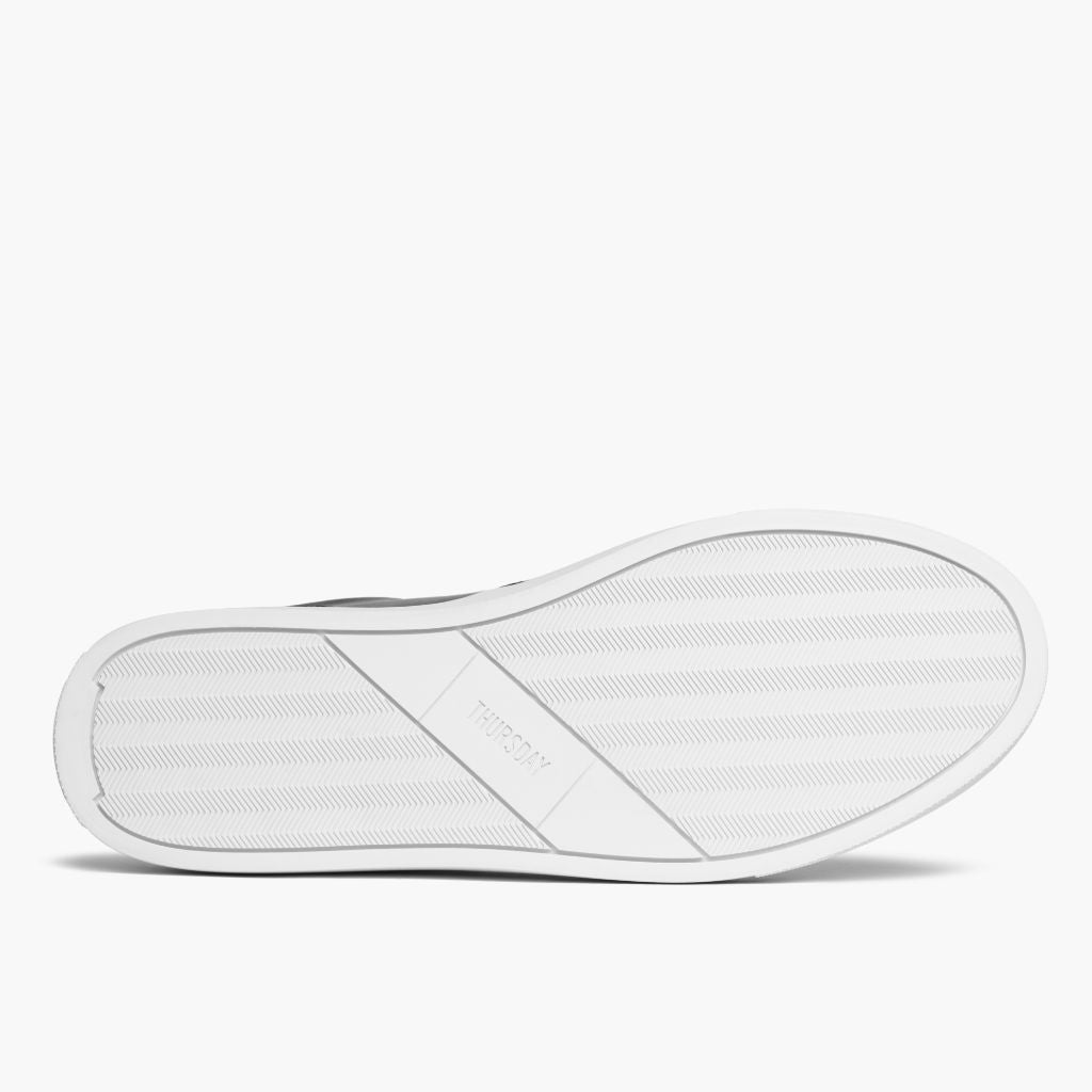 High-Traction Rubber Outsole & Lug Tread Pattern on Court 经典黑 真皮休闲板鞋运动鞋 男士