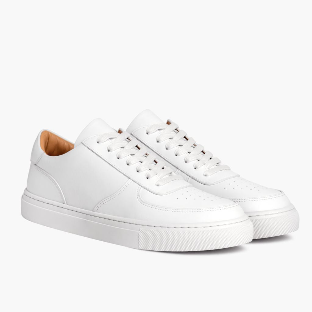 Court White 真皮休闲板鞋运动鞋 男士 in White Full-Grain Leather - 侧面轮廓视角 | 官方商城选购
