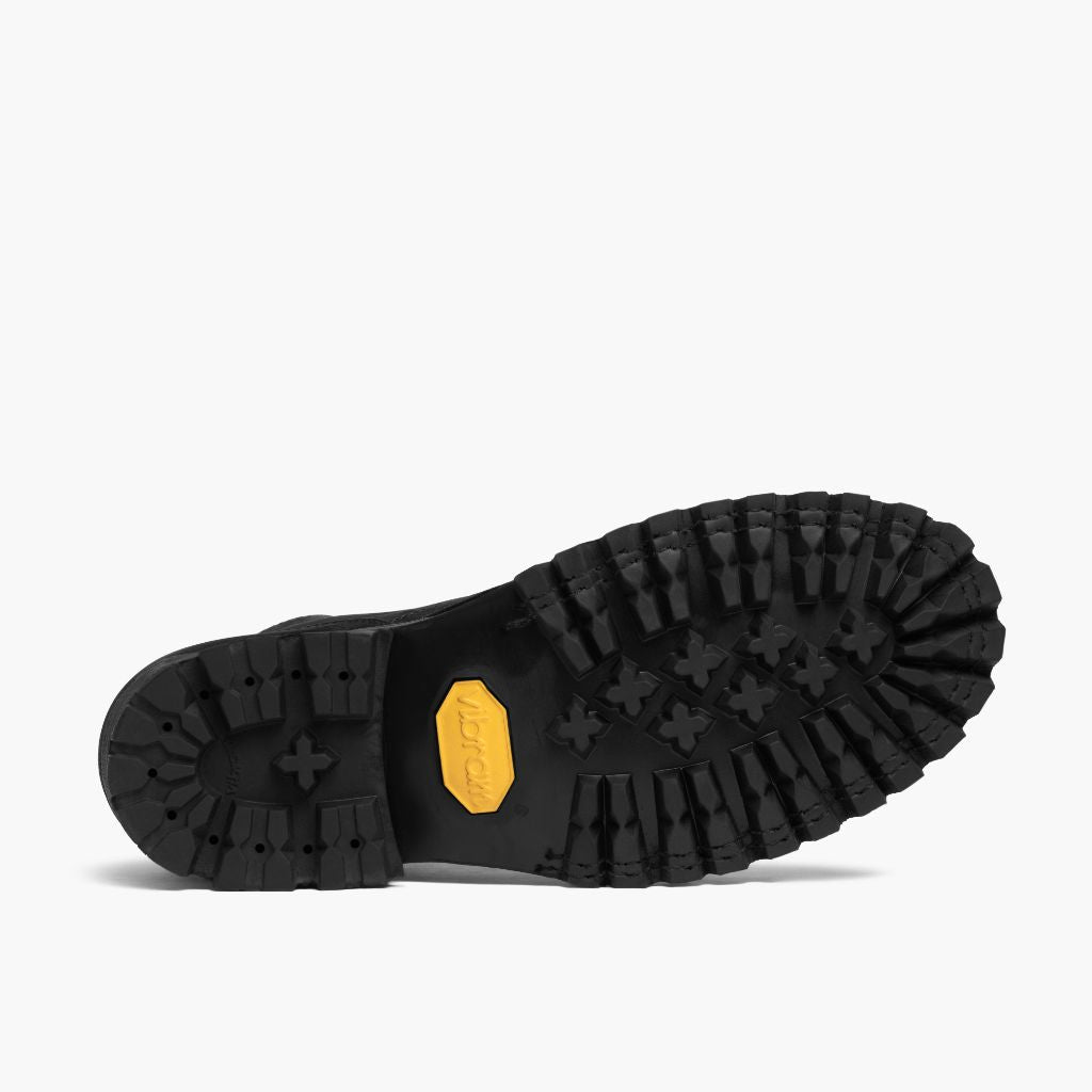 High-Traction Rubber Outsole & Lug Tread Pattern on Challenger 经典黑 Matte 真皮工装靴马丁靴 男士