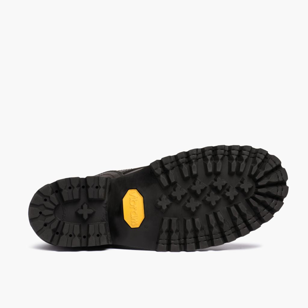 High-Traction Rubber Outsole & Lug Tread Pattern on Challenger Canyon 真皮工装靴马丁靴 男士