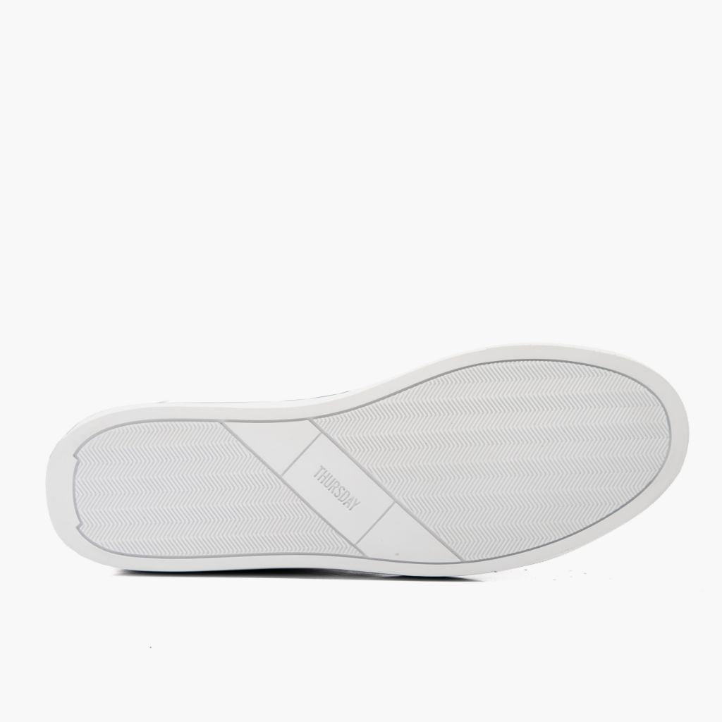 High-Traction Rubber Outsole & Lug Tread Pattern on Premier Low Top 经典黑 真皮休闲板鞋运动鞋 男士 For Men