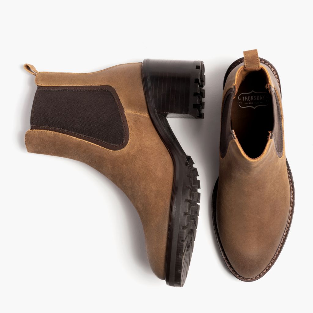 High-Traction Rubber Outsole & Lug Tread Pattern on Knockout Safari 真皮工装靴马丁靴 女士