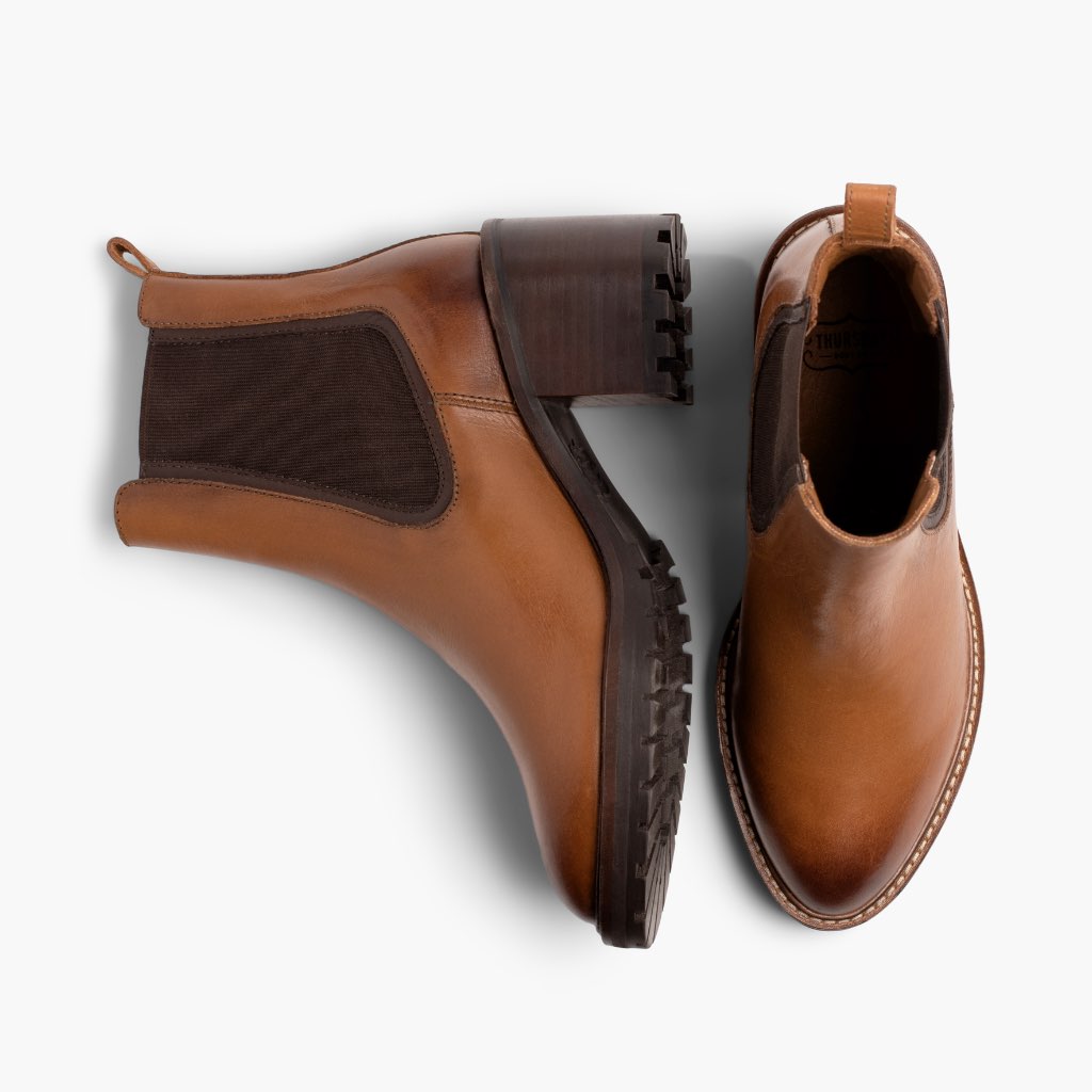 High-Traction Rubber Outsole & Lug Tread Pattern on Knockout Toffee 真皮工装靴马丁靴 女士