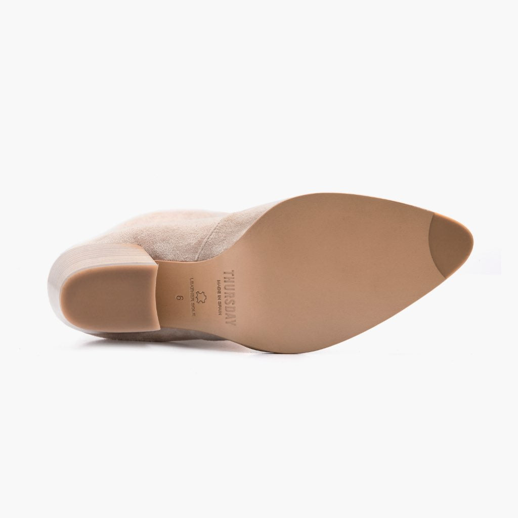 High-Traction Rubber Outsole & Lug Tread Pattern on Tempest Sand 真皮工装靴马丁靴 女士
