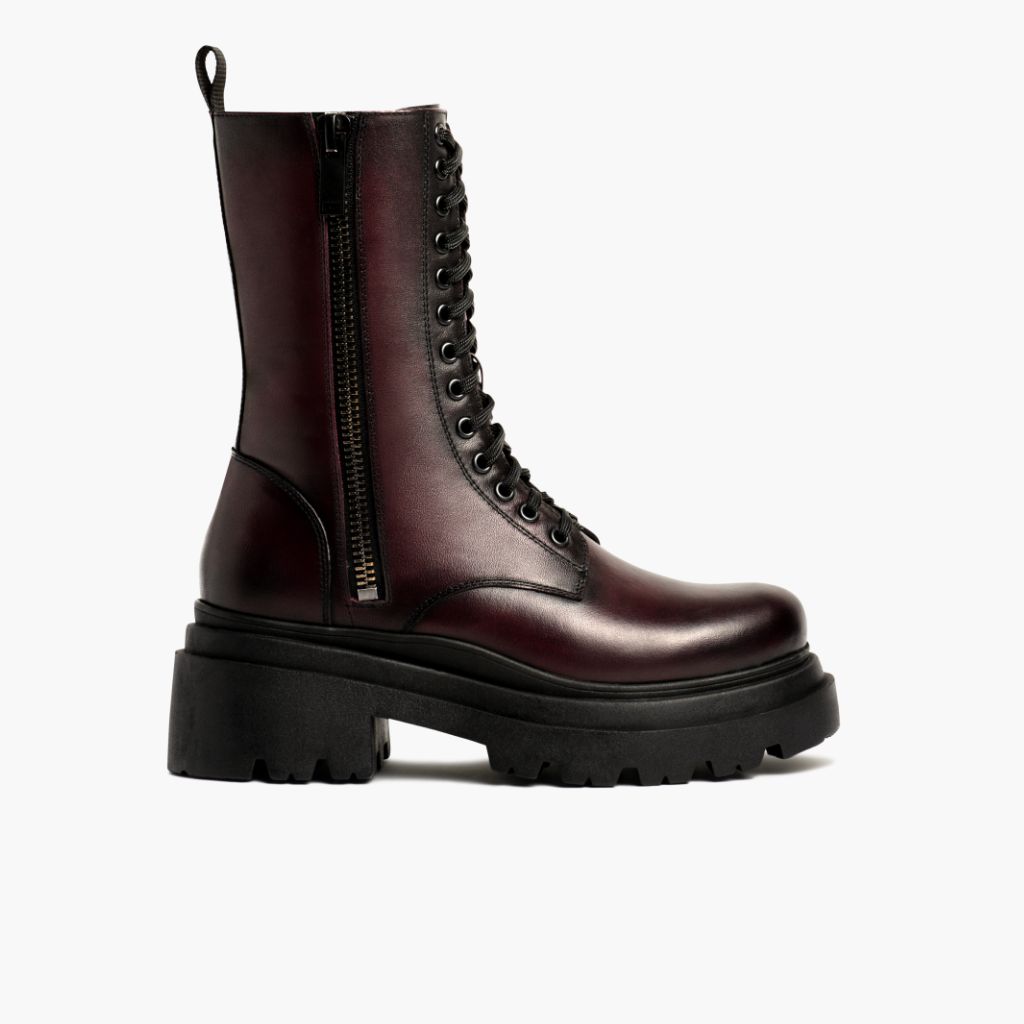 Black Full-Grain leather Boots - 固特异沿条缝制工艺与鞋头细节