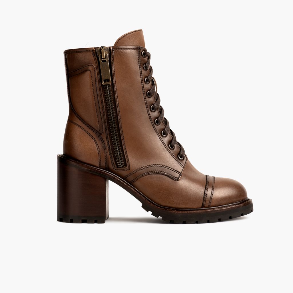 Rebel Amber Wheat 真皮工装靴马丁靴 女士 in Classic Full-Grain Leather - 侧面轮廓视角 | 官方商城选购