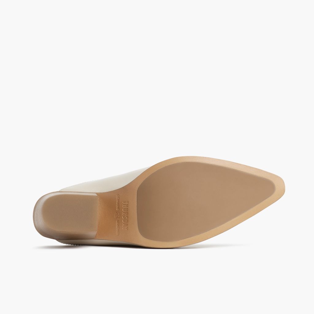High-Traction Rubber Outsole & Lug Tread Pattern on Summer Ivory 真皮工装靴马丁靴 女士