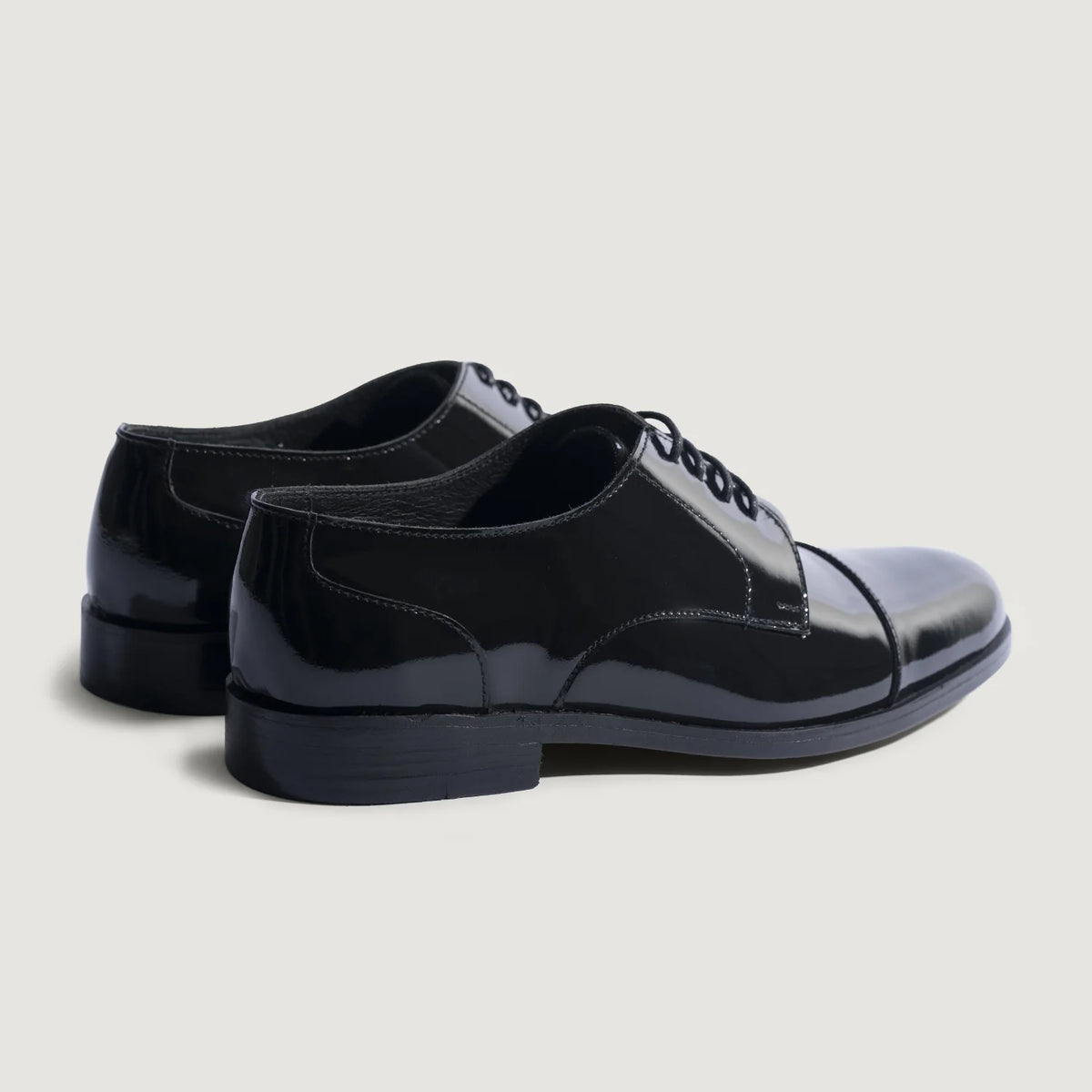High-Traction Rubber Outsole & Lug Tread Pattern on Attorney Derby 经典黑 真皮皮鞋 男士 For Men