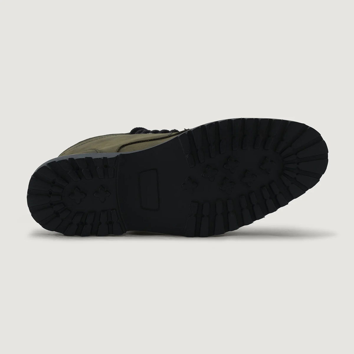 High-Traction Rubber Outsole & Lug Tread Pattern on Knight Derby Olive 墨绿色 Pullup 真皮工装靴马丁靴 - TerraGrip 男士