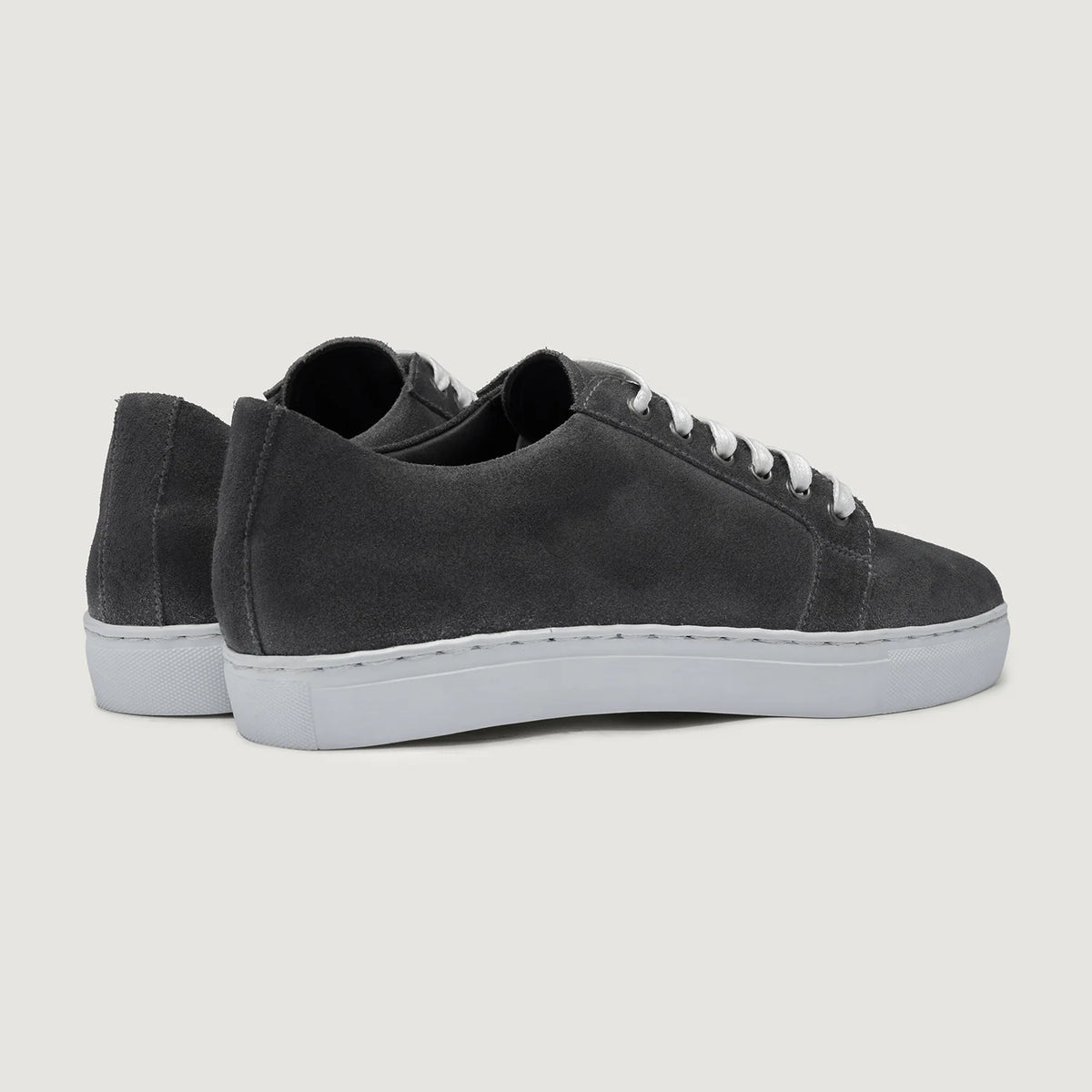Grey Goatskin Suede Leather Sneakers - 固特异沿条缝制工艺与鞋头细节