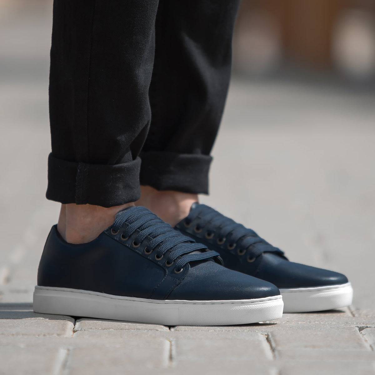 Murphy Low Top Midnight 深海蓝 真皮休闲板鞋运动鞋 男士 in Midnight Blue Full-Grain Leather - 侧面轮廓视角 | 官方商城选购