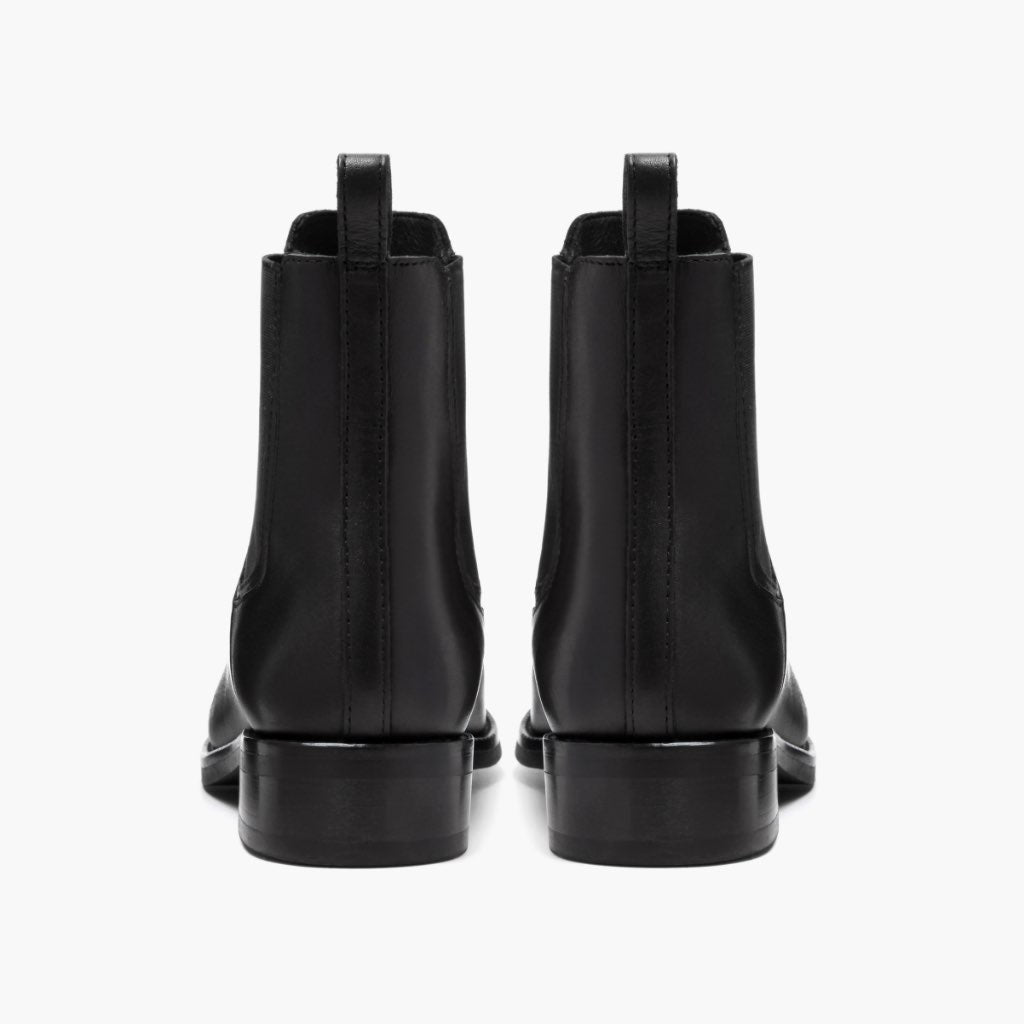 High-Traction Rubber Outsole & Lug Tread Pattern on Duchess 经典黑 真皮工装靴马丁靴 女士