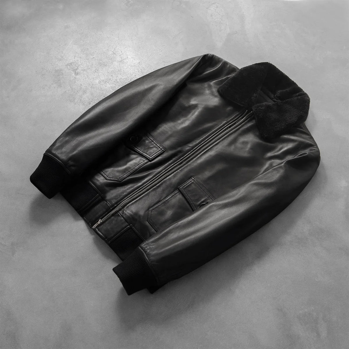 
Rib Knit & Hem Craftsmanship Construction Detail on Airin G-1 经典黑 真皮飞行员夹克 男士
