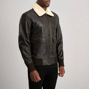 
Brown Sheepskin Leather Bomber Jacket - 展现肩线贴合与利落下摆的背部视角