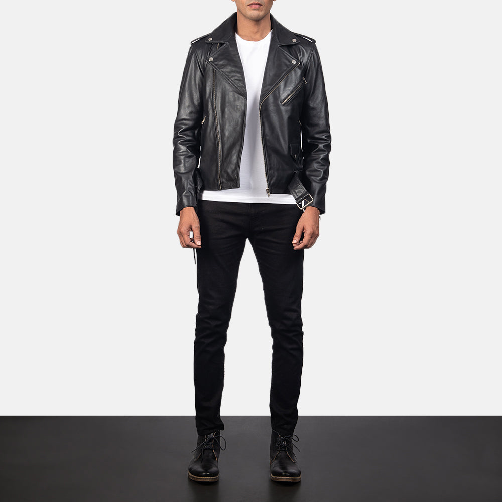 
Allaric Alley Black Leather Biker Jacket - 展现立体袖型与合身版型的侧身视角