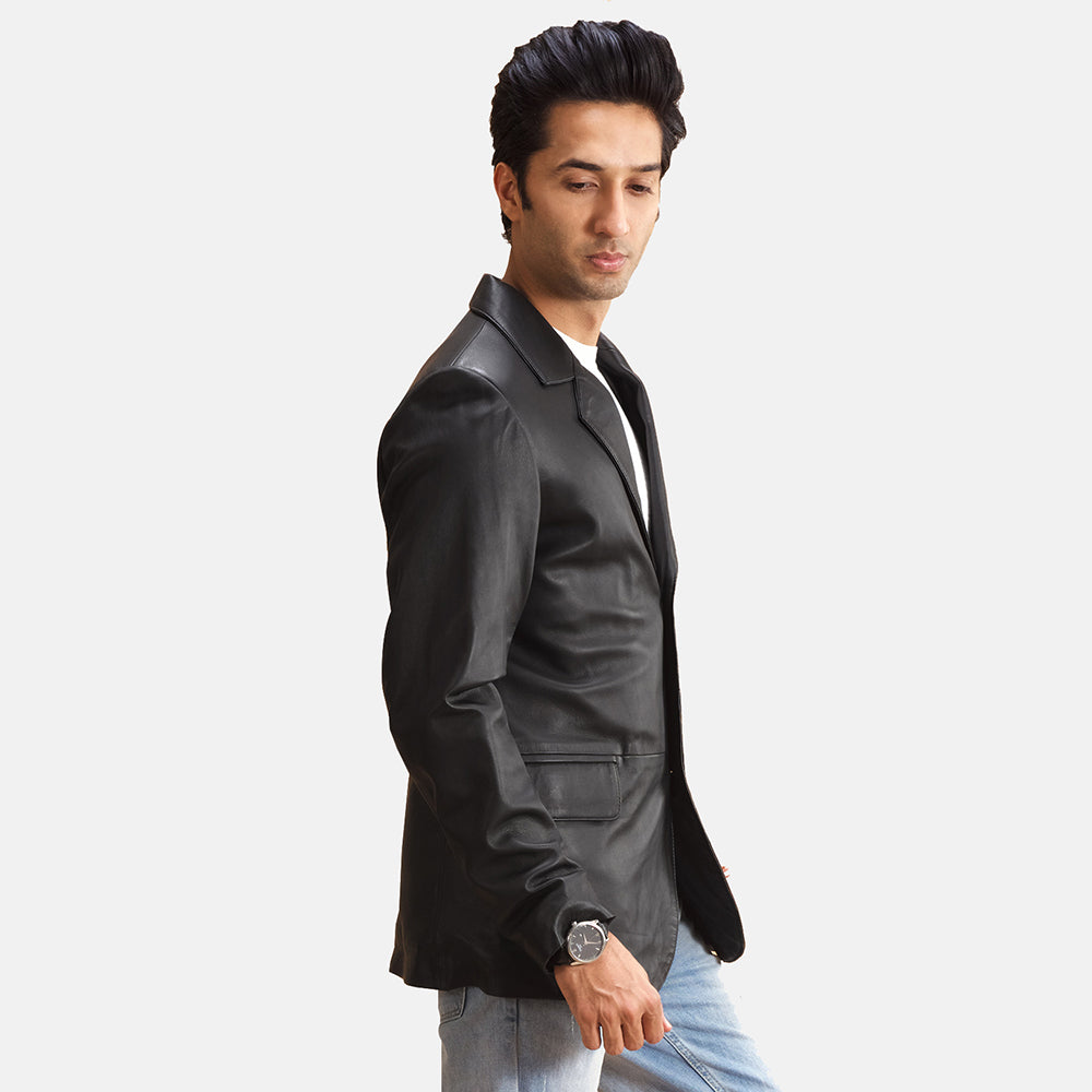 
Black Sheepskin leather Blazer - 展现肩线贴合与利落下摆的背部视角