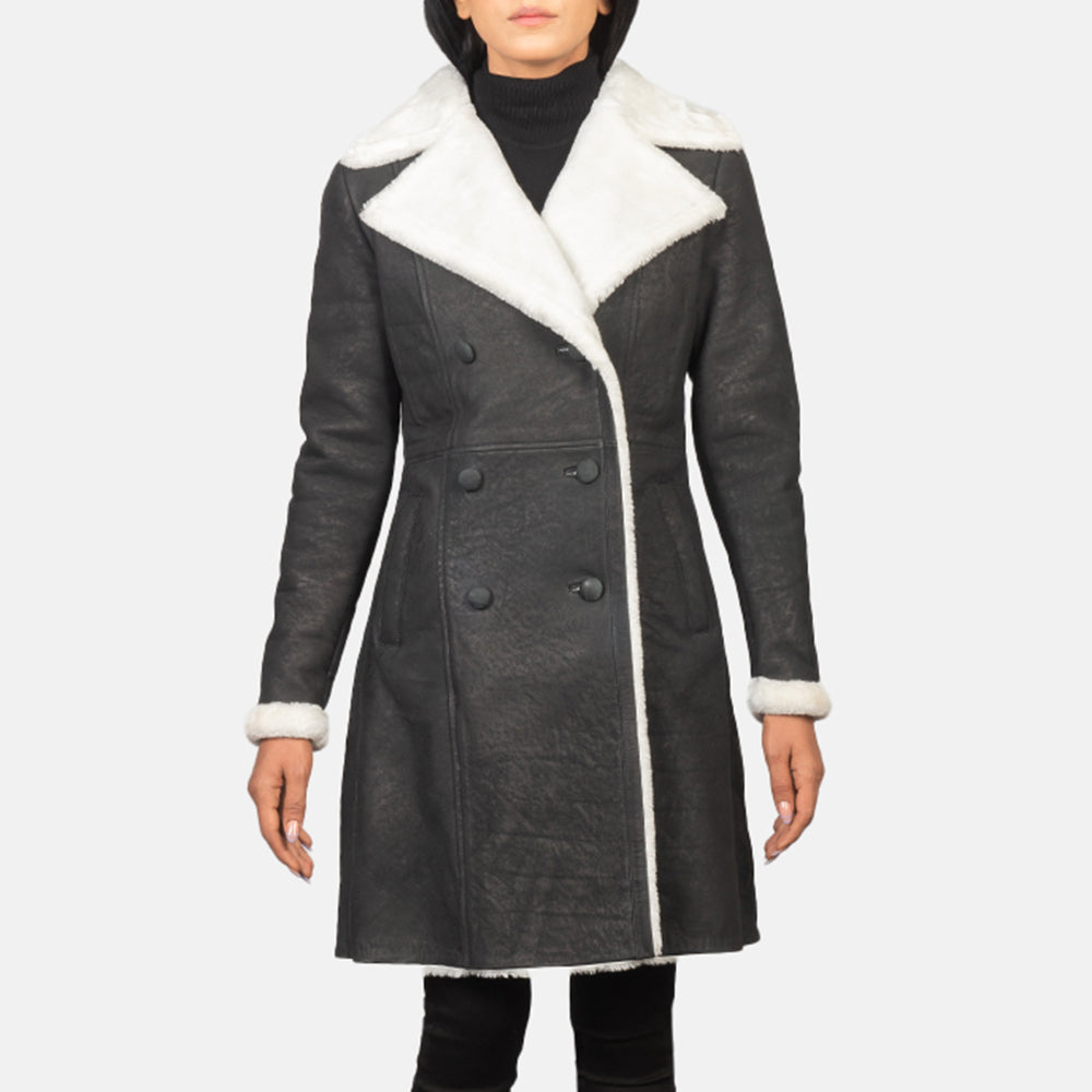 
细节特写 of Notch & Leather Buttons Hardware on Amie Black Double Breasted Shearling Coat