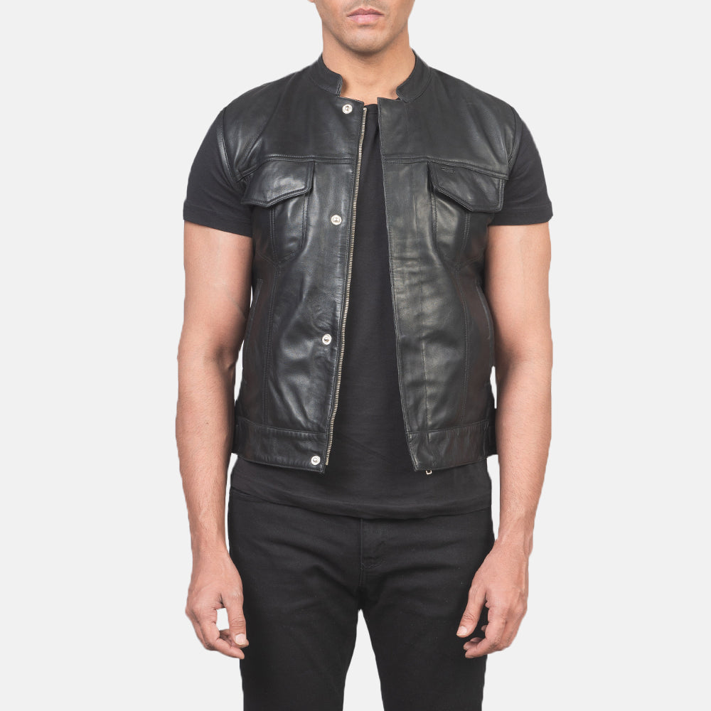
Atlas Moto 经典黑 真皮马甲 男士 in Black Sheepskin Leather - 正面版型与定制立体剪裁轮廓 | 官方商城选购