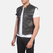 
Brown Sheepskin Leather Biker Jacket - 展现肩线贴合与利落下摆的背部视角