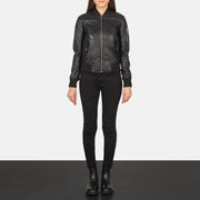 
Ava Ma-1 Black Leather Bomber Jacket - 展现立体袖型与合身版型的侧身视角