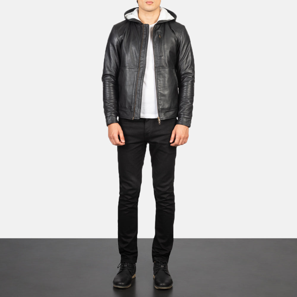 
Baston Black Hooded Leather Bomber Jacket - 展现立体袖型与合身版型的侧身视角