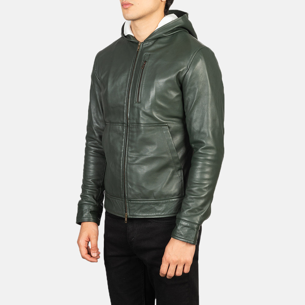 
模特上身效果： Baston Black Hooded Leather Bomber Jacket 模特试穿展示（自然光垂坠质感）