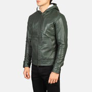 
模特上身效果： Baston Black Hooded Leather Bomber Jacket 模特试穿展示（自然光垂坠质感）