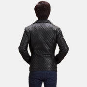 Close-Up Detail of Notch &amp; Zipper Hardware on Men's 黑色 Studded 真皮机车夹克 男士