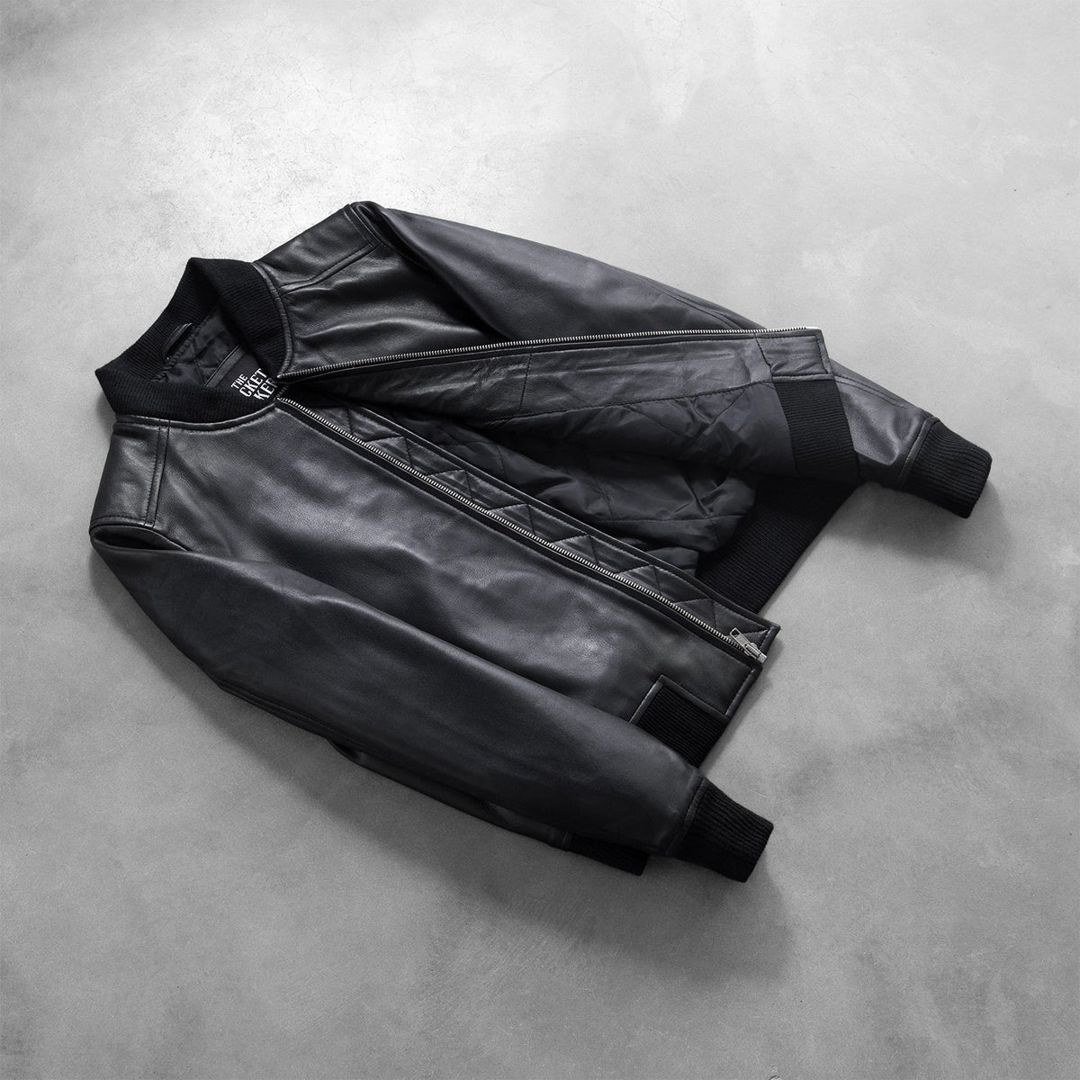 Styled Fit Perspective of Women's Bliss 黑色 真皮飞行员夹克 女士 on Model - Natural Daylight Drape