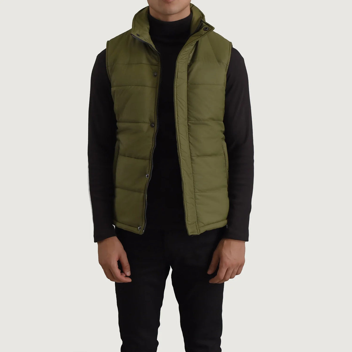 
Bryan 墨绿色 保暖羽绒夹棉马甲 男士 in Green Full-Grain Leather - 正面版型与定制立体剪裁轮廓 | 官方商城选购