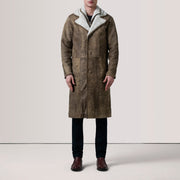 
Distressed Brown Sheepskin Snuffed Aviator Jacket - 展现肩线贴合与利落下摆的背部视角