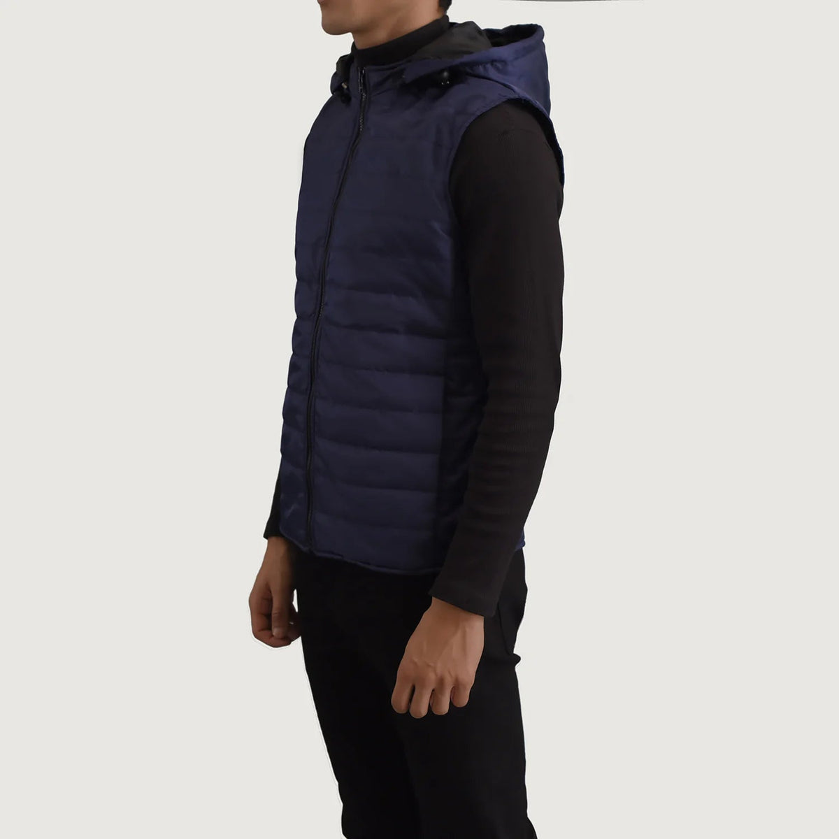 
Blue Full-Grain leather Vest - 展现肩线贴合与利落下摆的背部视角