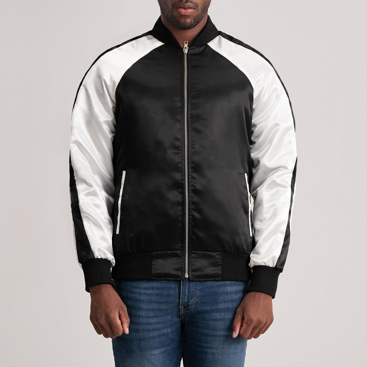 
Clarke 经典黑 Varsity 真皮夹克 男士 in Black & White Satin - 正面版型与定制立体剪裁轮廓 | 官方商城选购