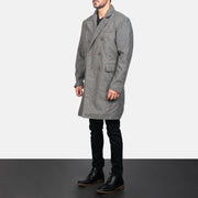 
Grey Synthetic Wool Trench Coat - 展现肩线贴合与利落下摆的背部视角