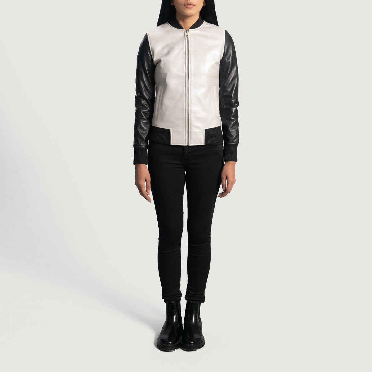 Close-Up Detail of Varsity &amp; Zipper Hardware on Women's Cole Silver 真皮飞行员夹克 女士