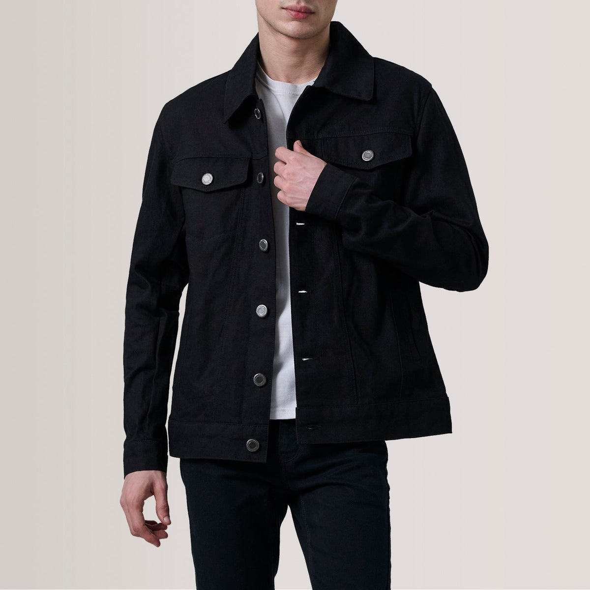 Conard 黑色 Denim Trucker 真皮夹克 男士 For Men in Black Full-Grain Leather - Front Profile View &amp; Tailored Silhouette | Buy Online