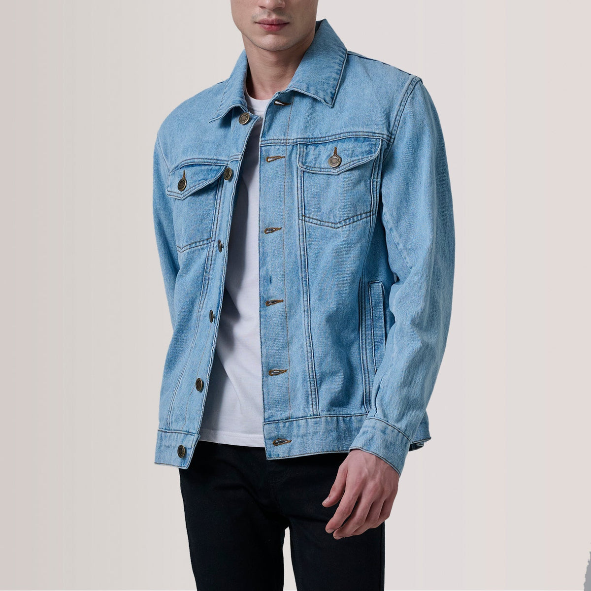 
Conard Light 深海蓝 Denim Trucker 真皮夹克 男士 For Men in Light Blue Full-Grain Leather - 正面版型与定制立体剪裁轮廓 | 官方商城选购