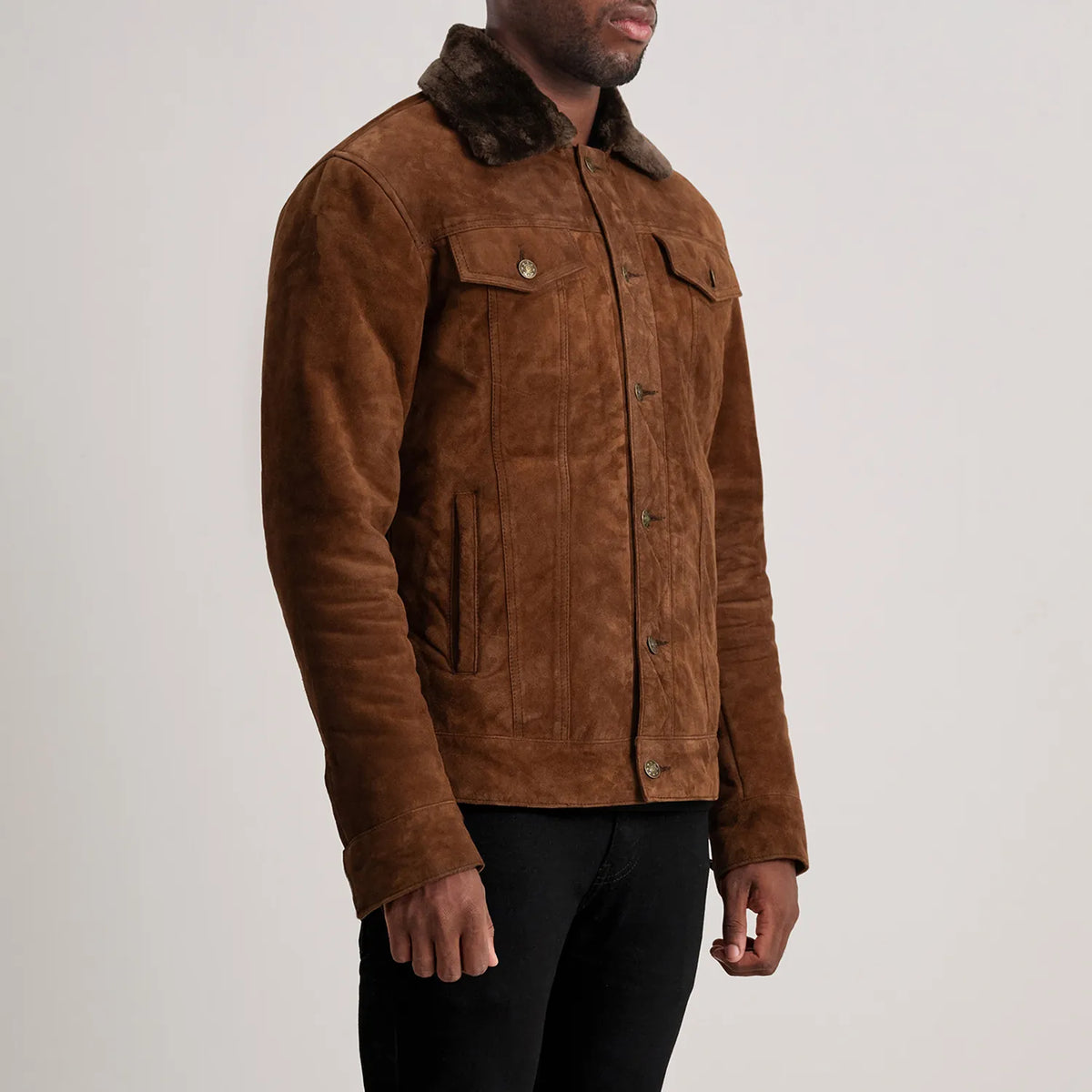 
Brown Goatskin Suede Aviator Jacket - 展现肩线贴合与利落下摆的背部视角