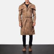 Close-Up Detail of Classic Collar &amp; Buttons + Belt Hardware on Men's Deux 棕色 Leather Duster 男士