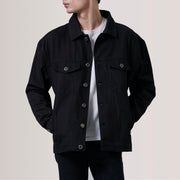 Eddie 黑色 Oversized Denim Trucker 真皮夹克 男士 For Men in Black Full-Grain Leather - Front Profile View &amp; Tailored Silhouette | Buy Online