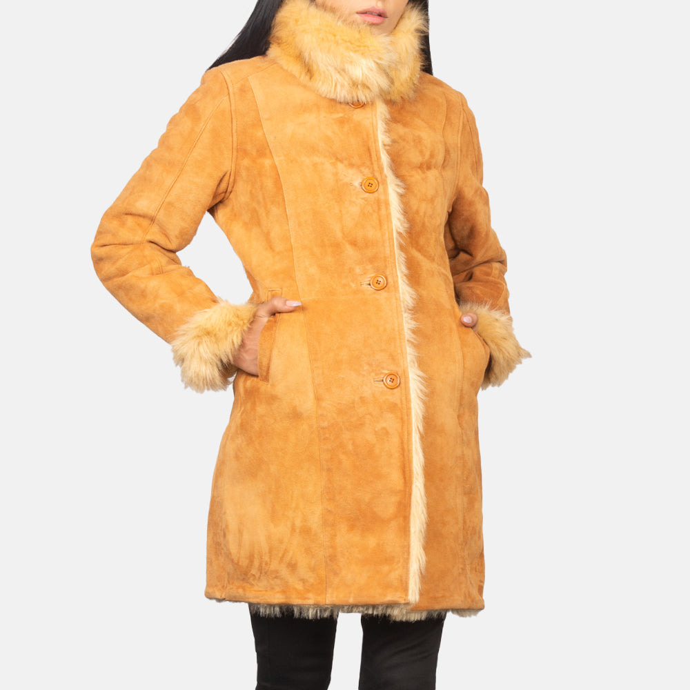 
细节特写 of Notch & Button Hardware on Erica Beige Leather Coat