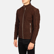 
模特上身效果： Fernando Quilted Brown Suede Biker Jacket 模特试穿展示（自然光垂坠质感）