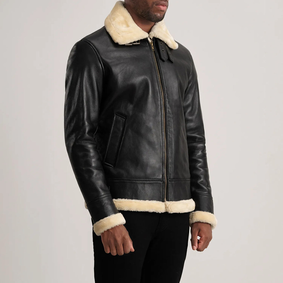 
Black Sheepskin Leather Bomber Jacket - 展现肩线贴合与利落下摆的背部视角