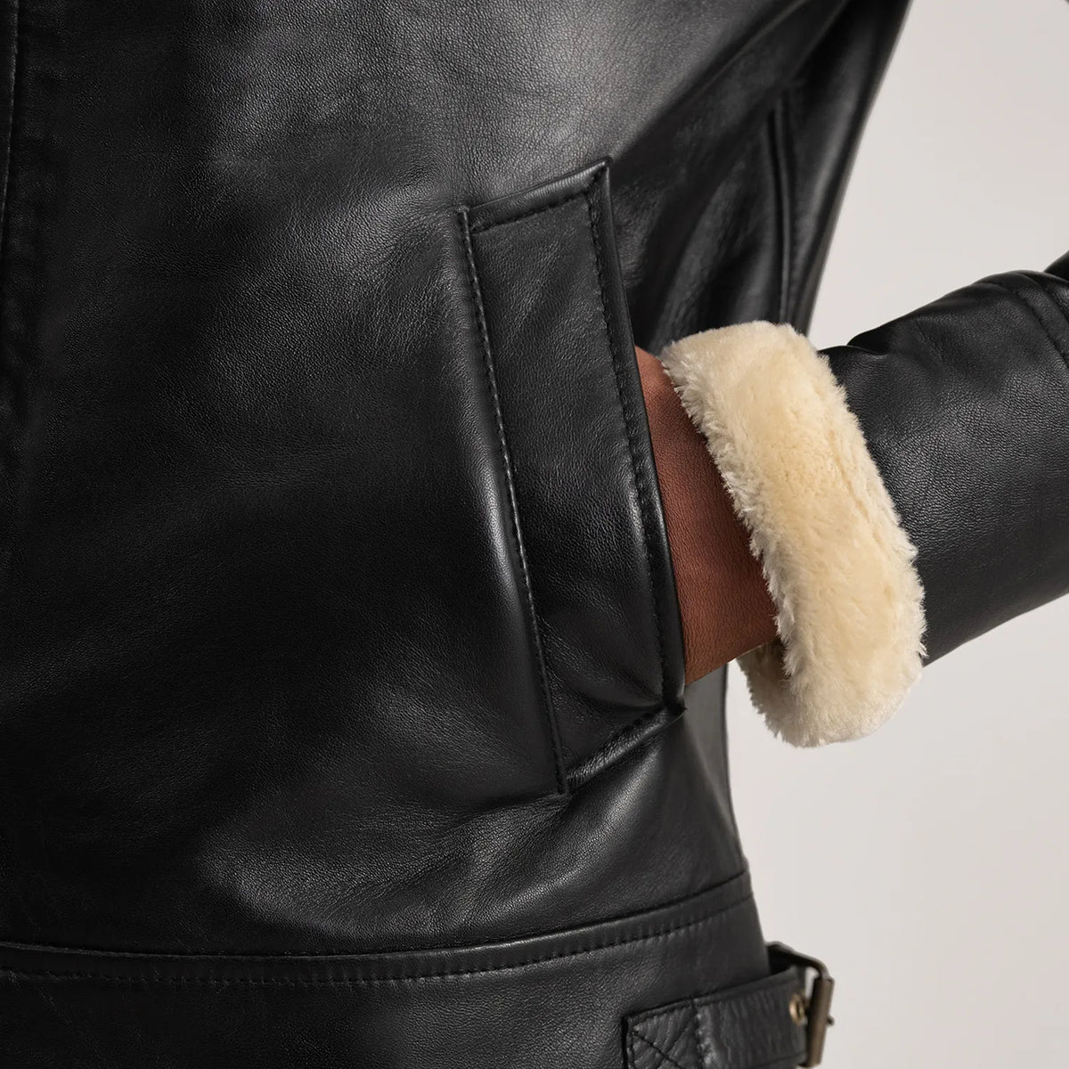 
内衬展示 Showing Quilted Viscose Lining & 内部双侧实用暗袋