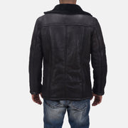 Close-Up Detail of Notch &amp; Button Hardware on Men's Furcliff Double Face Shearling 真皮大衣 男士